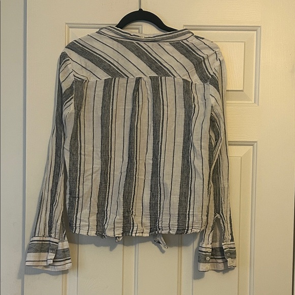 Bella Dahl Black and White Striped, tie-front Button-Down long sleeve Shirt - Picture 7 of 7